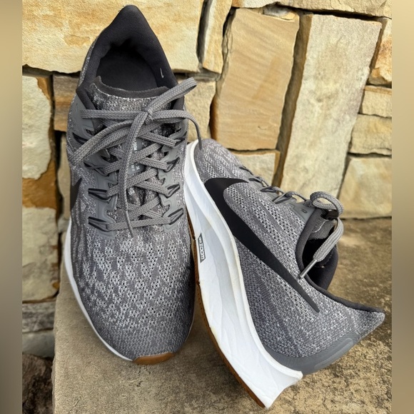 Nike Air Zoom‎ Pegasus 36 Running Gray and Black Sneakers Sz-8. J main image 6